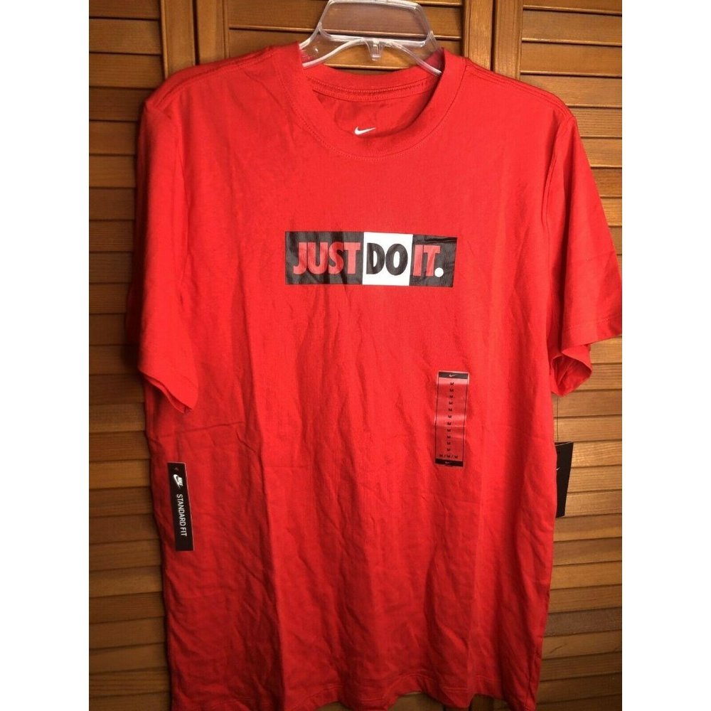 NEW! Men's Nike T-Shirt Size Medium